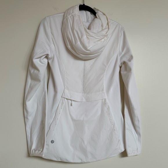 Lululemon Women's Run for Cold Pullover Jacket White Size 6 - Picture 3 of 4